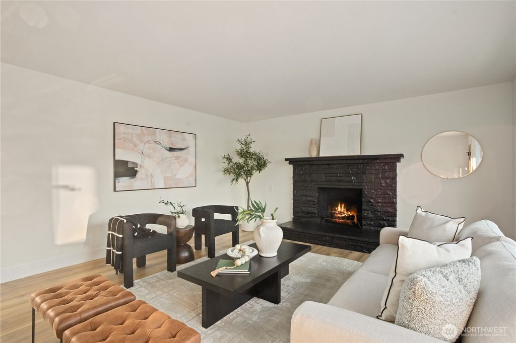 Photo of 708 Waverly Avenue, Everett, WA 98201 (MLS # 2437320)