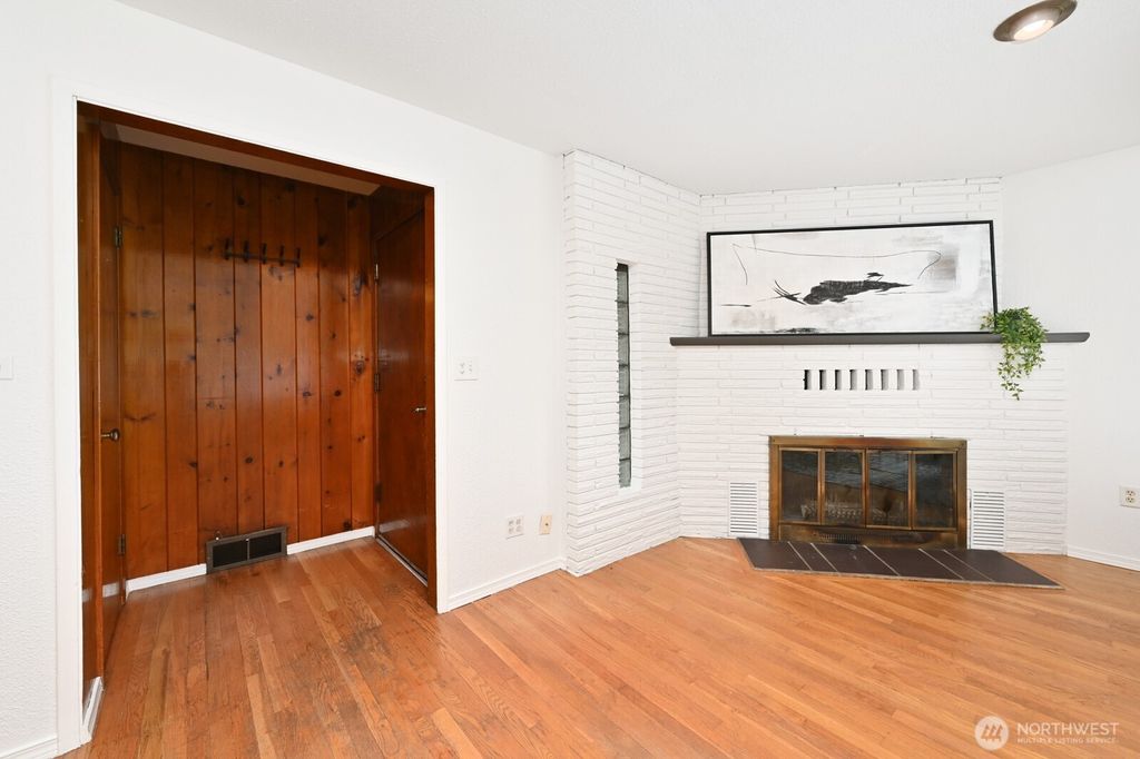 Photo of 10625 16th Avenue SW, Seattle, WA 98146 (MLS # 2554497)