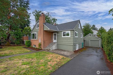 Photo of 10625 16th Avenue SW, Seattle, WA 98146 (MLS # 2554497)
