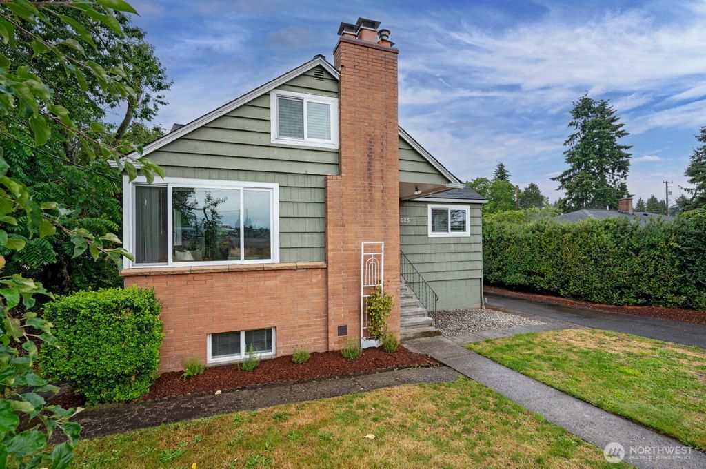 Photo of 10625 16th Avenue SW, Seattle, WA 98146 (MLS # 2554497)