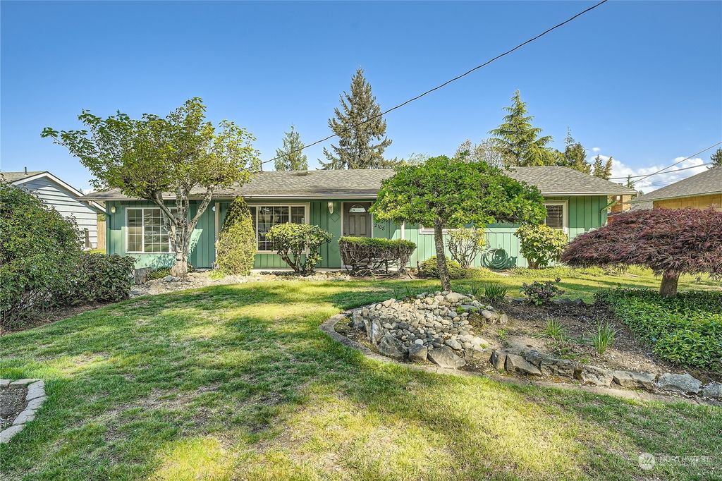Photo of 2108 Queen Avenue NE, Renton, WA 98056 (MLS # 2232646)
