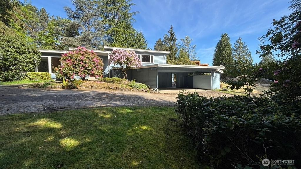 Photo of 7920 NE 32ND Street, Medina, WA 98039 (MLS # 2374645)