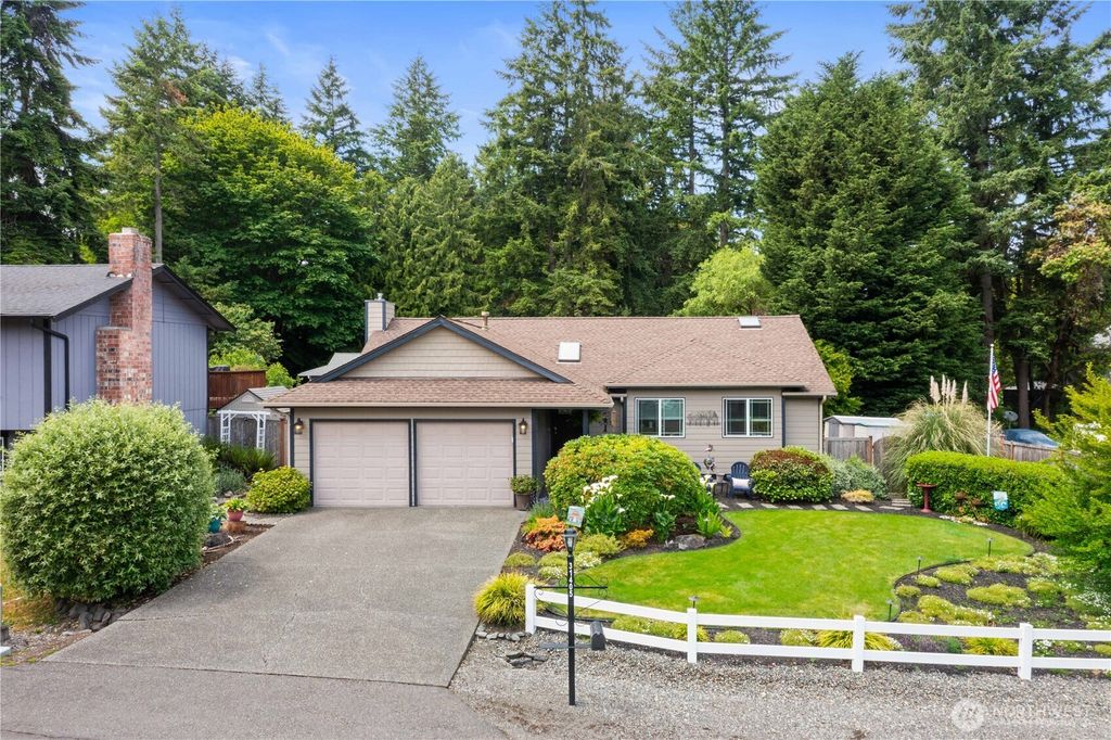 Photo of 31405 51st Avenue SW, Federal Way, WA 98023 (MLS # 2377175)