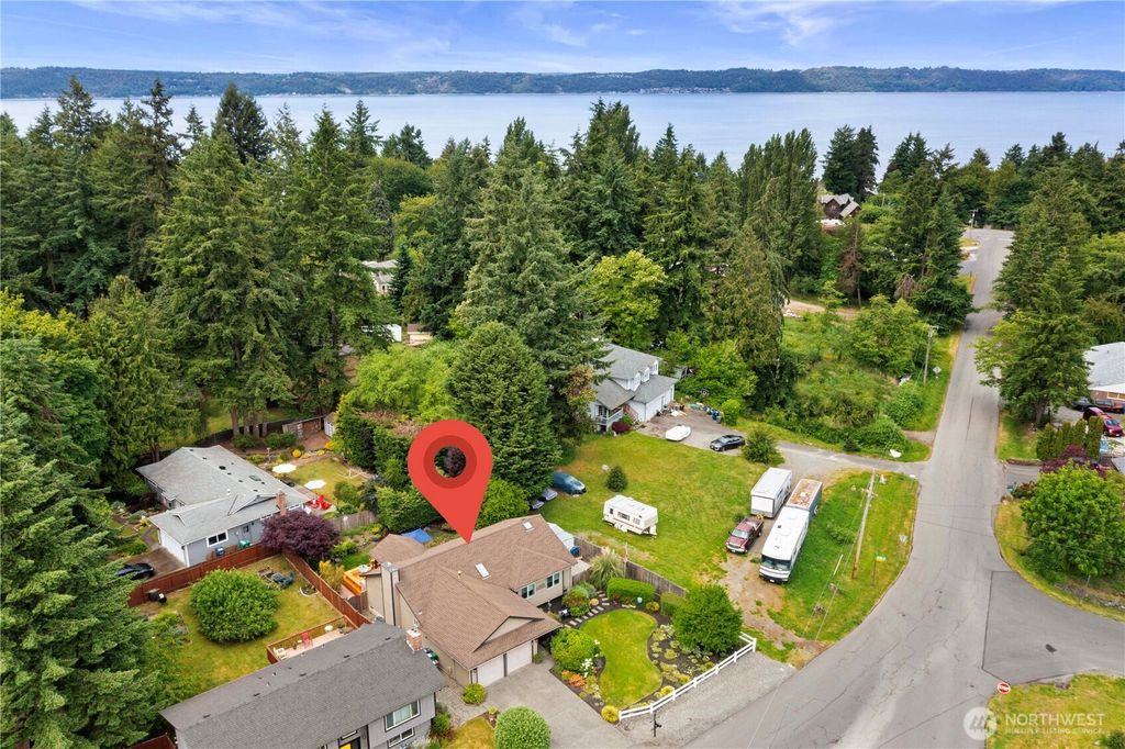 Photo of 31405 51st Avenue SW, Federal Way, WA 98023 (MLS # 2377175)