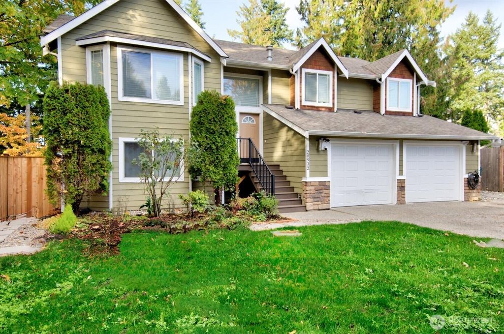 Photo of 20932 W 49th Avenue, Lynnwood, WA 98036 (MLS # 2451422)