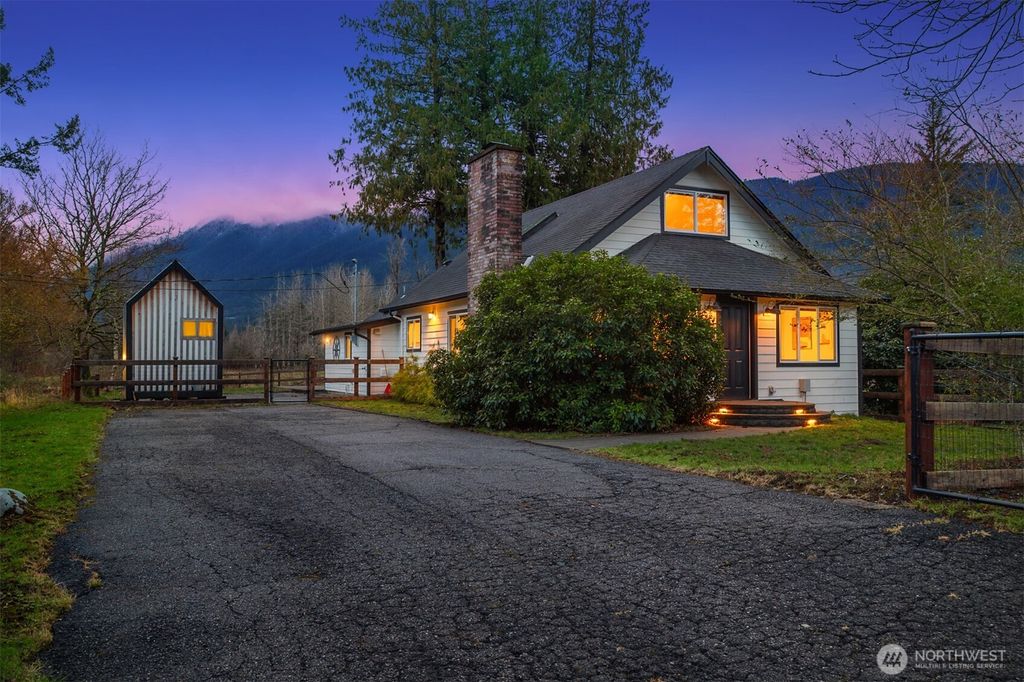 Photo of 1107 NW 14th Street, North Bend, WA 98045 (MLS # 2466066)