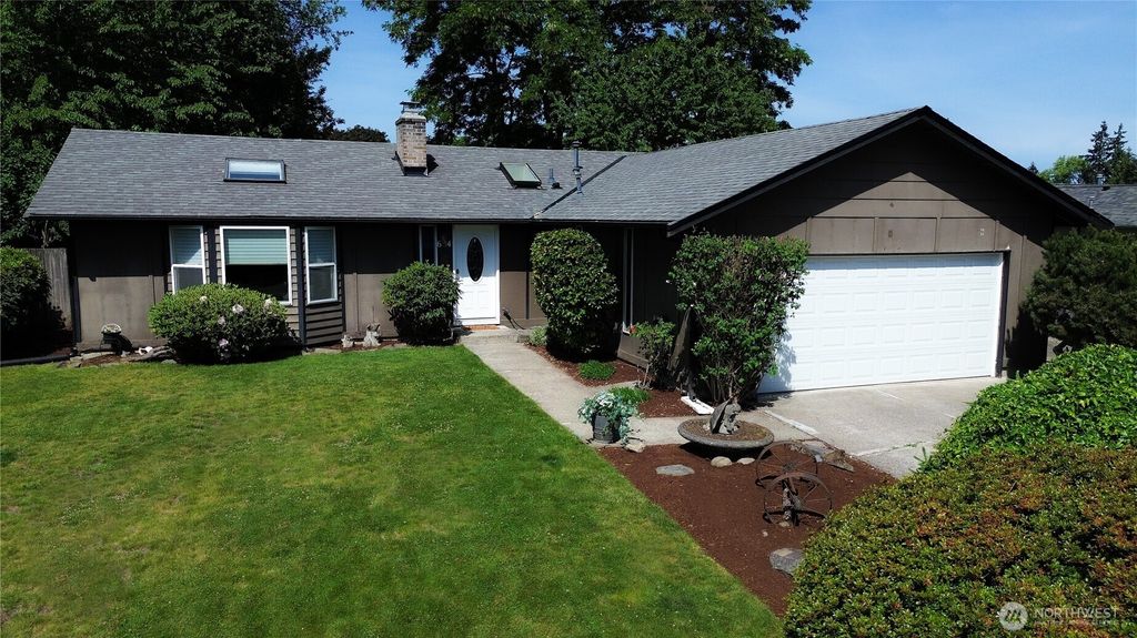 Photo of 604 23rd Street NW, Puyallup, WA 98371 (MLS # 2529358)