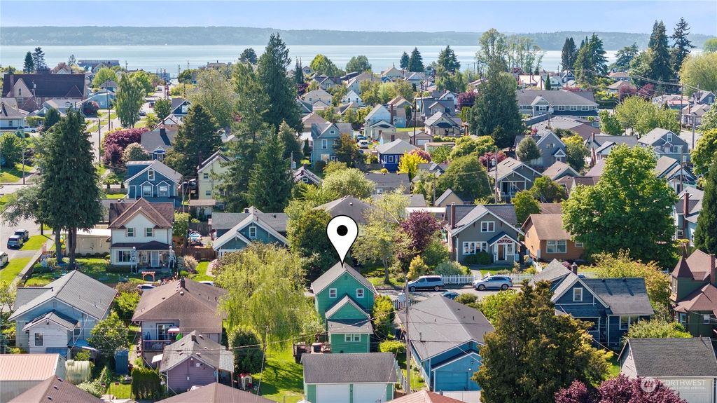 Photo of 1925 Oakes Avenue, Everett, WA 98201 (MLS # 2240618)