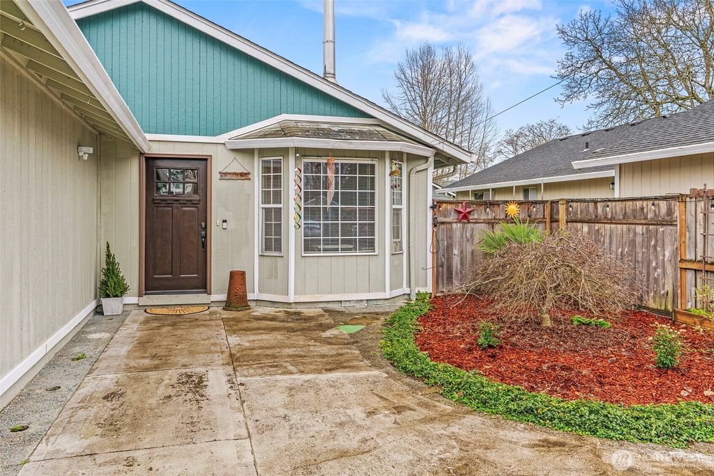 Photo of 1102 S 11th Avenue, Kelso, WA 98626 (MLS # 2464997)