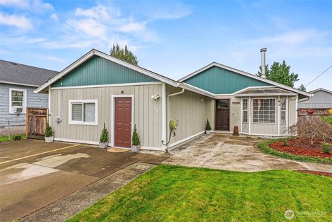 Photo of 1102 S 11th Avenue, Kelso, WA 98626 (MLS # 2464997)