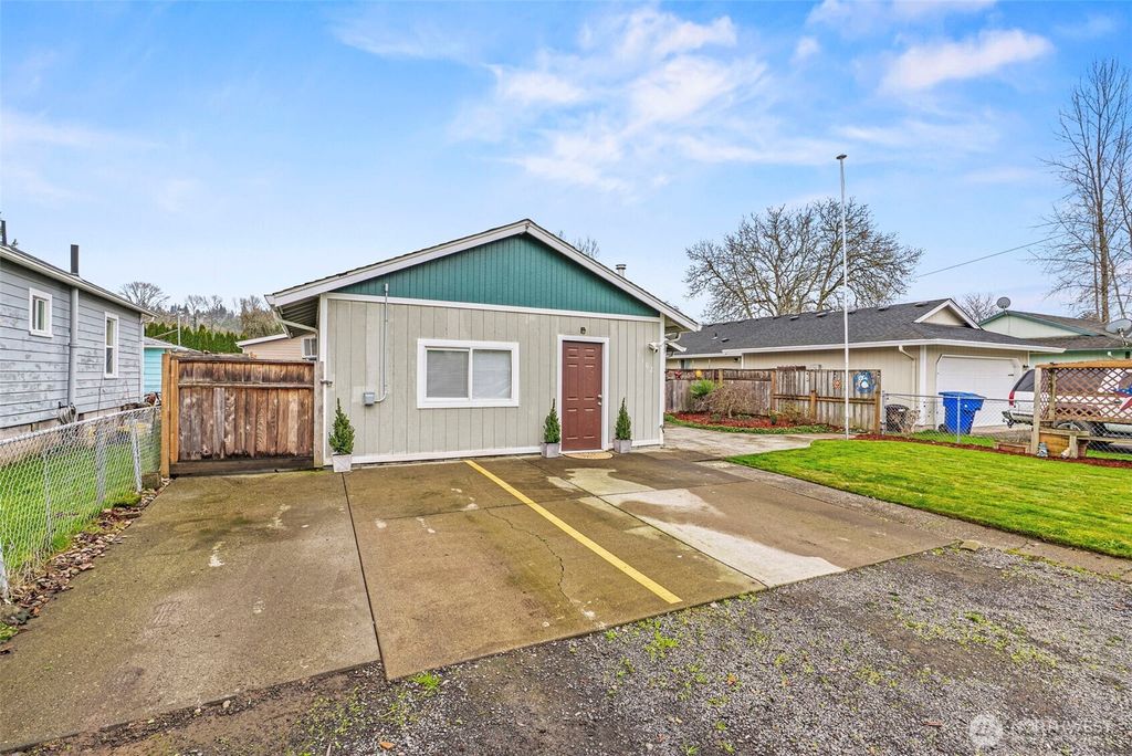 Photo of 1102 S 11th Avenue, Kelso, WA 98626 (MLS # 2464997)