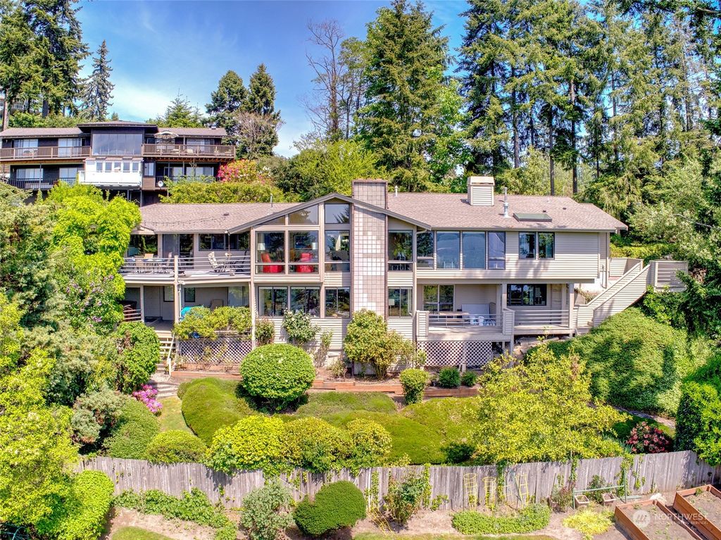 Photo of 4260 E Mercer Way, Mercer Island, WA 98040 (MLS # 2273931)