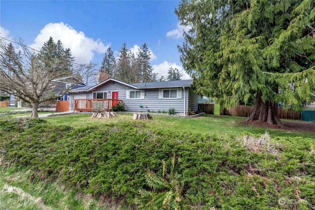 Photo of 23226 38th Place W, Brier, WA 98036 (MLS # 2049405)