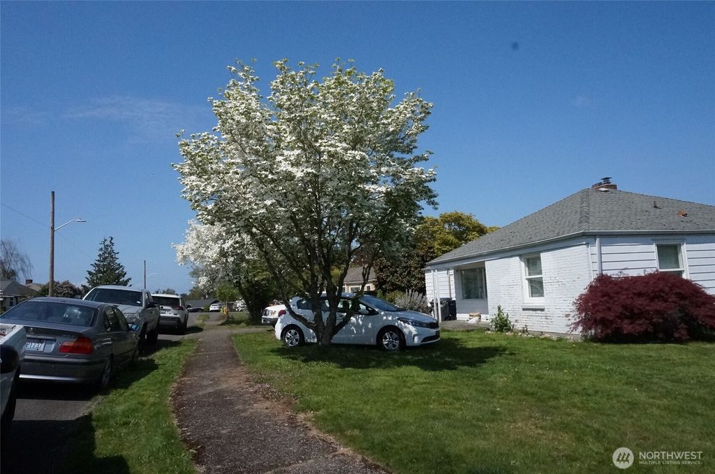 Photo of 2460 S 121st Street, Burien, WA 98168 (MLS # 2384758)