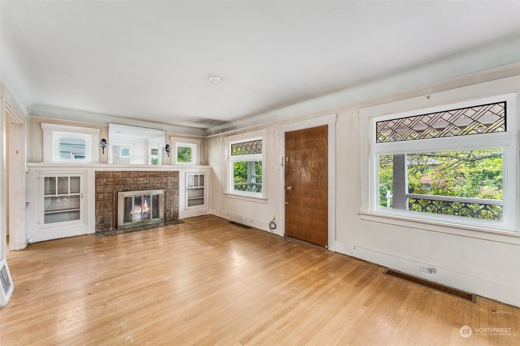 Photo of 6716 Sycamore Avenue NW, Seattle, WA 98117 (MLS # 2242420)