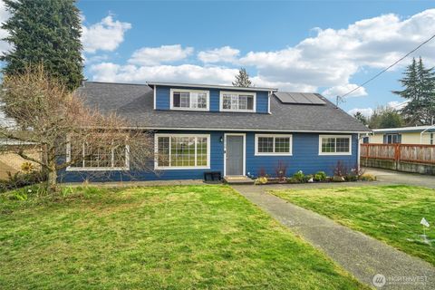 Photo of 15720 120th Avenue SE, Renton, WA 98058 (MLS # 2493706)