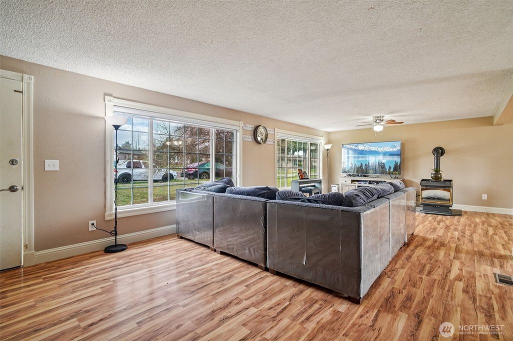 Photo of 15720 120th Avenue SE, Renton, WA 98058 (MLS # 2493706)