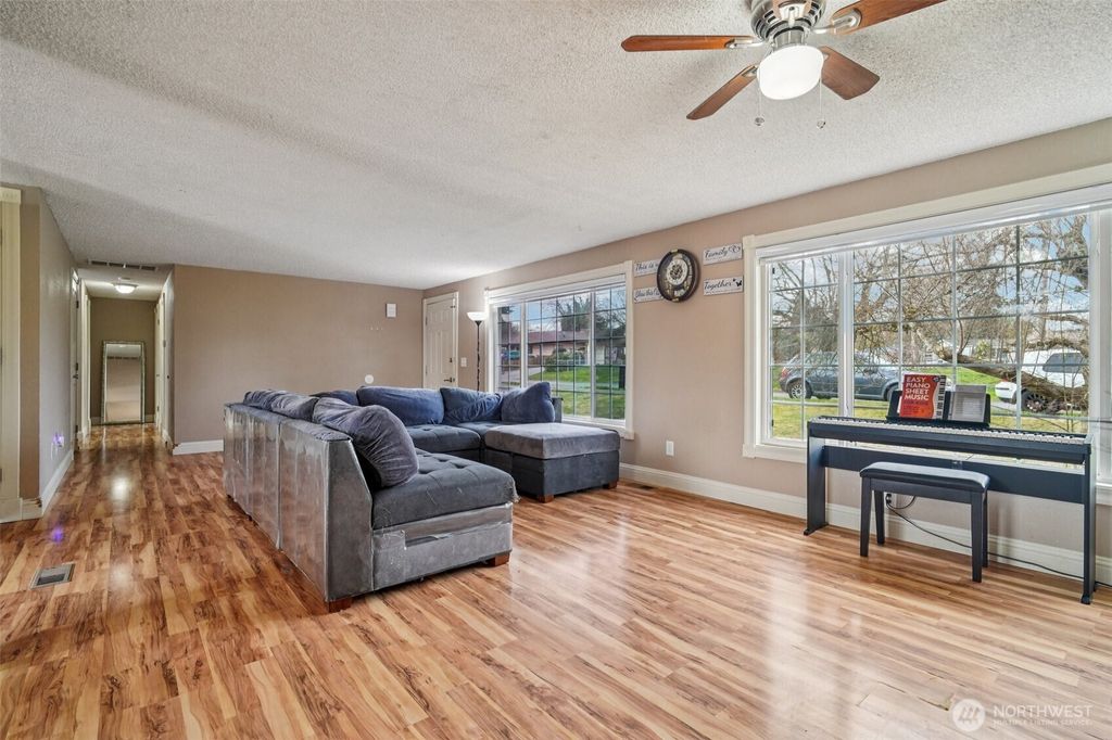 Photo of 15720 120th Avenue SE, Renton, WA 98058 (MLS # 2493706)