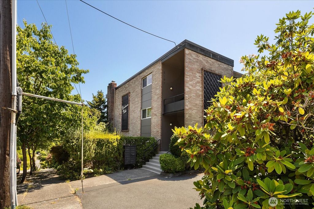 Photo of 5101 NE 55th Street #104, Seattle, WA 98105 (MLS # 2409667)