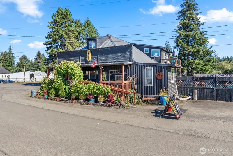8 Fairgrounds Road