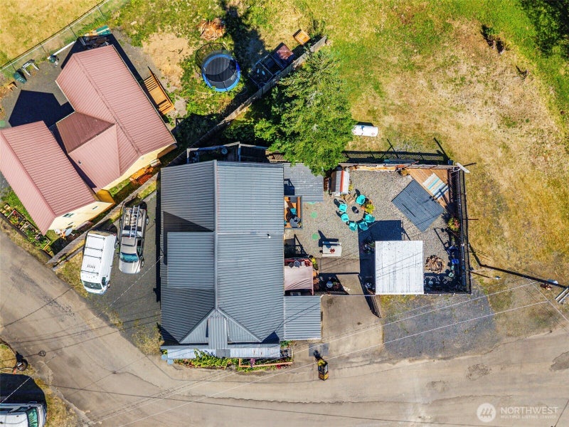 8 Fairgrounds Road