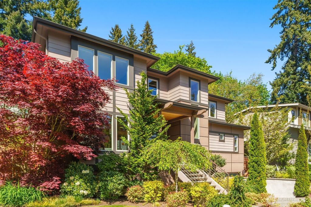 Photo of 11222 116th Place NE #L4, Kirkland, WA 98033 (MLS # 2515731)