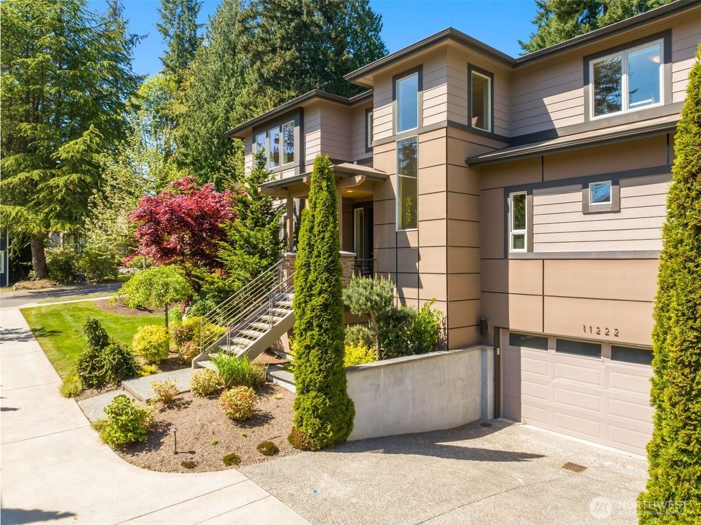 Photo of 11222 116th Place NE #L4, Kirkland, WA 98033 (MLS # 2515731)