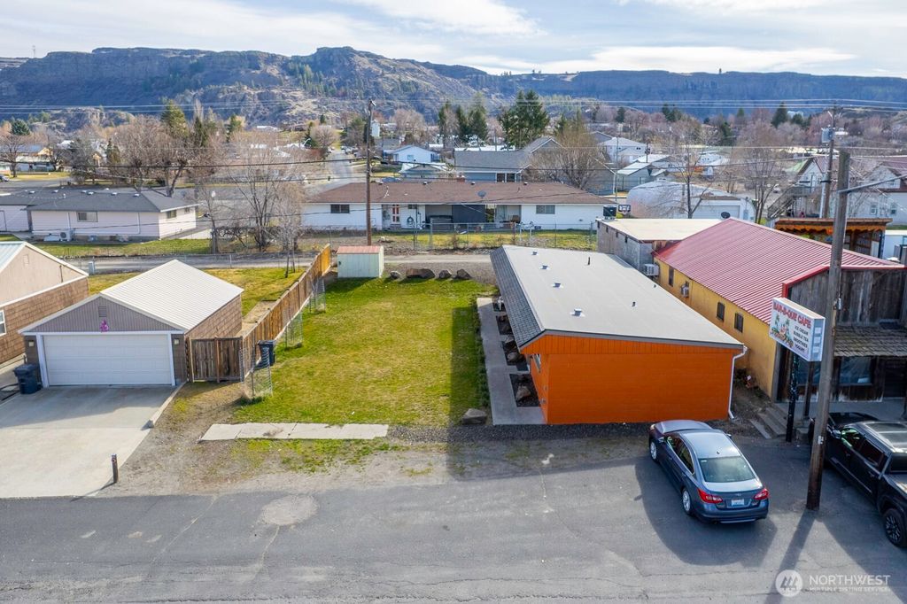 Photo of 10 E Coulee Blvd Blvd #2, Electric City, WA 99123 (MLS # 2489911)