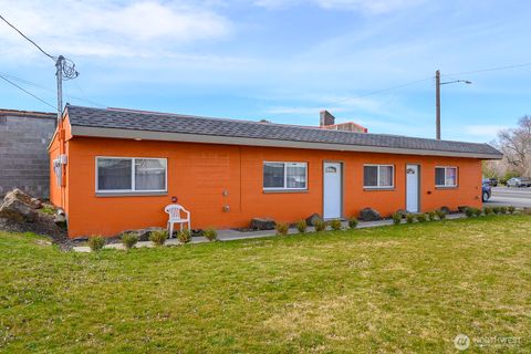 Photo of 10 E Coulee Blvd Blvd #2, Electric City, WA 99123 (MLS # 2489911)