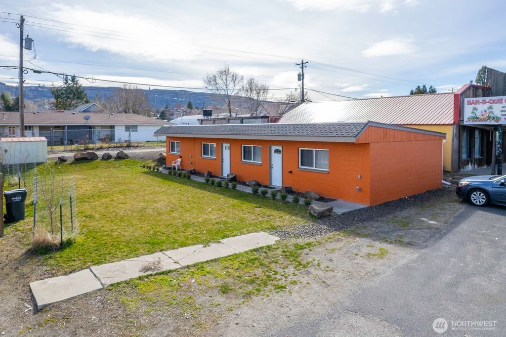 Photo of 10 E Coulee Blvd Blvd #2, Electric City, WA 99123 (MLS # 2489911)