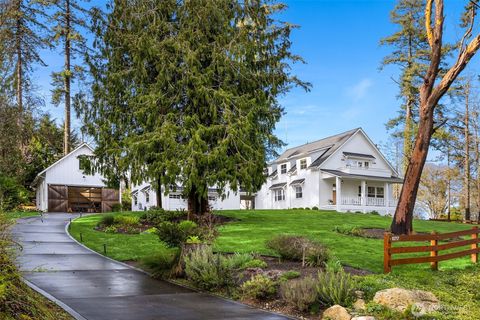 10717 NE Manitou Park Boulevard Bainbridge Island WA 98110