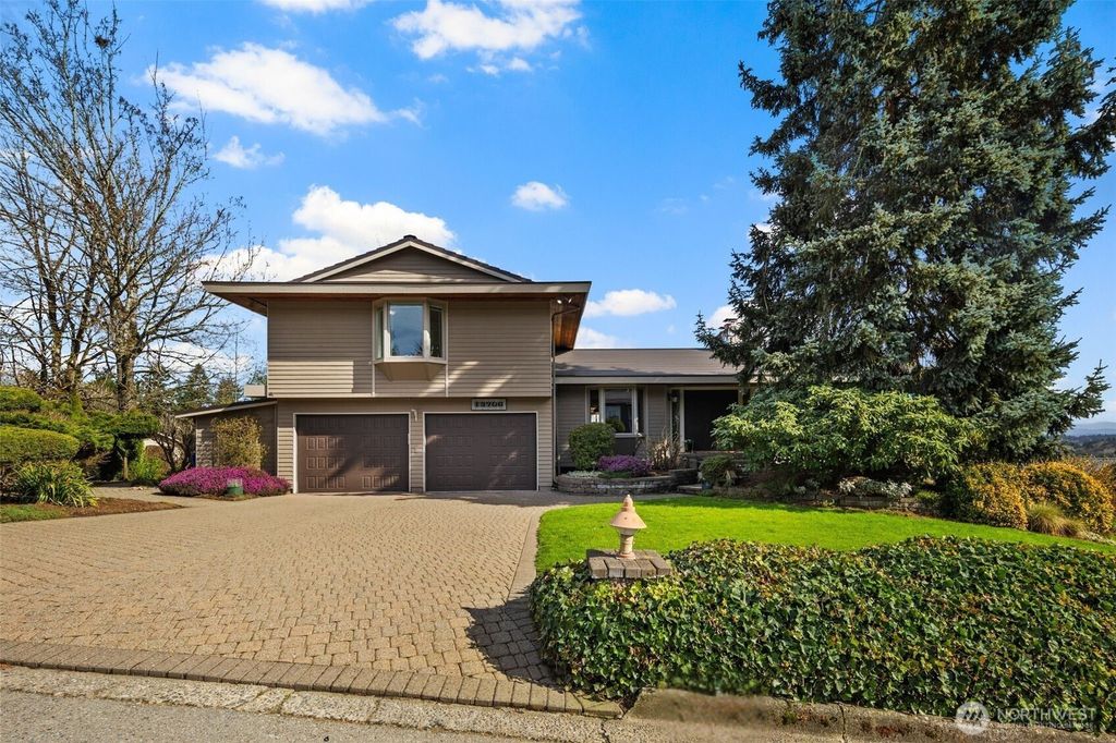 Photo of 13706 94th Avenue NE, Kirkland, WA 98034 (MLS # 2338652)