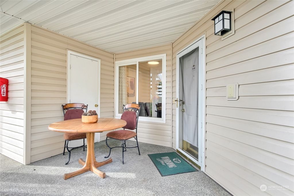 Photo of 11130 SE 208th Street #H-101, Kent, WA 98031 (MLS # 2198698)