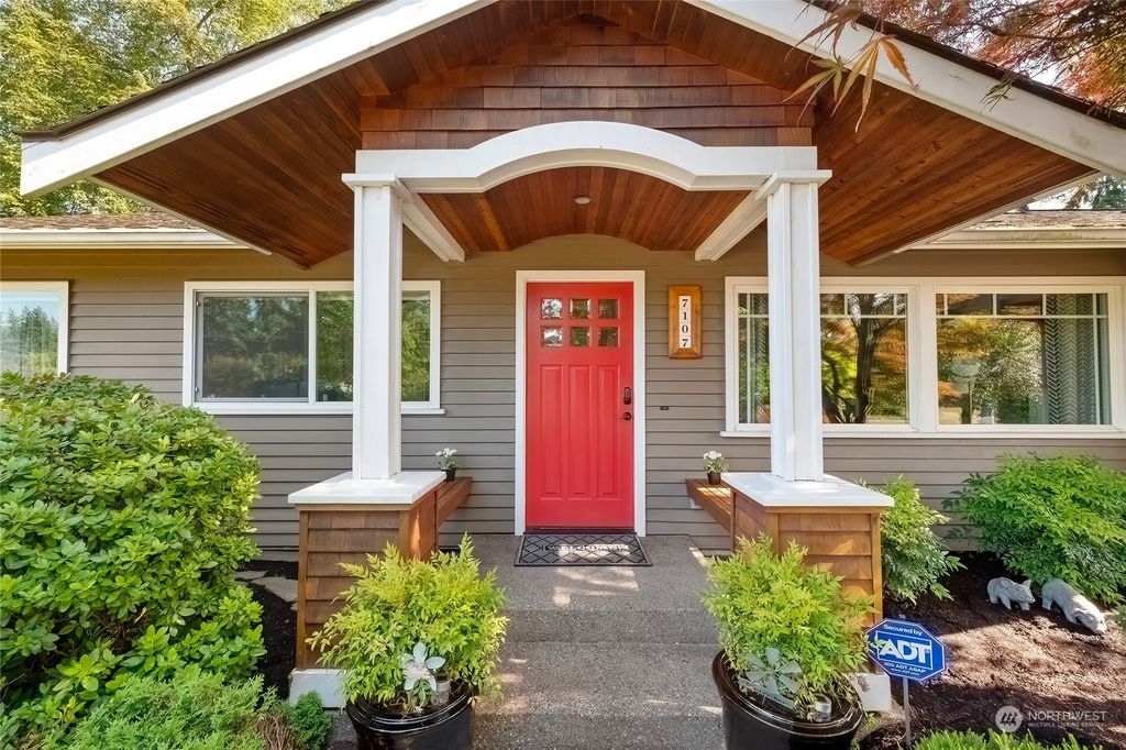 Photo of 7107 193rd Place SW, Lynnwood, WA 98036 (MLS # 2125949)