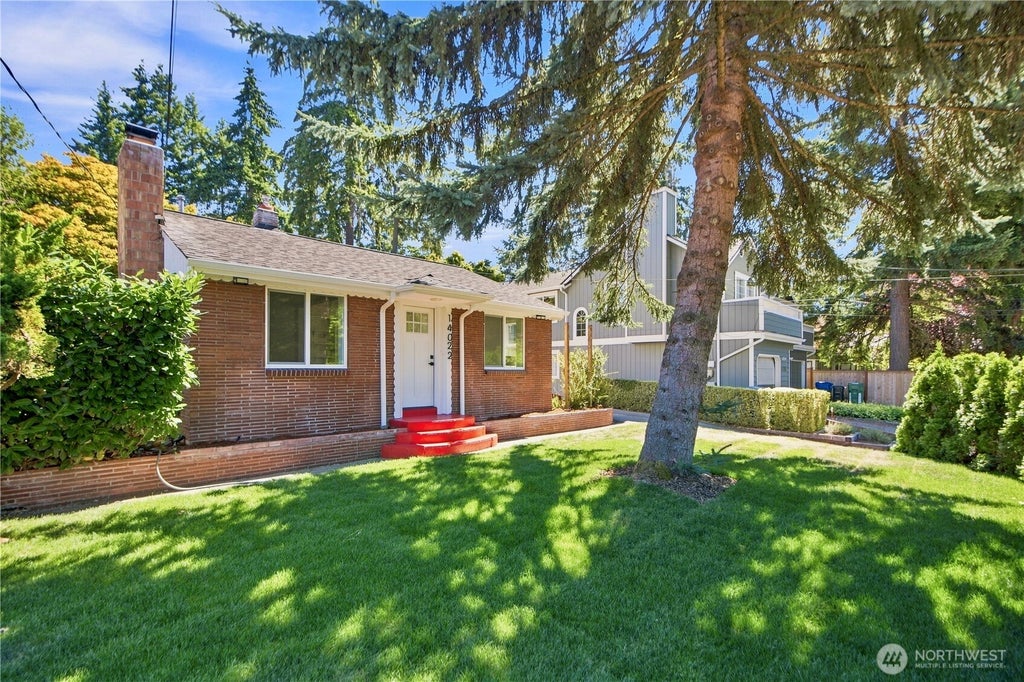Photo of 14022 Roslyn Place N, Seattle, WA 98133 (MLS # 2566807)