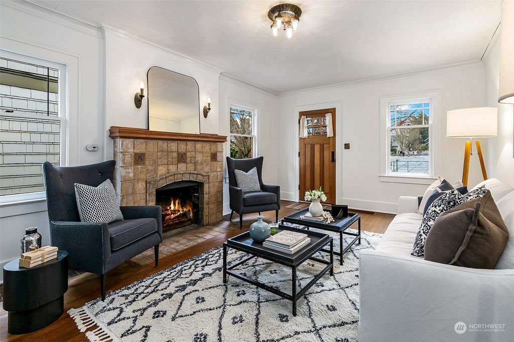 Photo of 6236 33rd Avenue NE, Seattle, WA 98115 (MLS # 2035812)