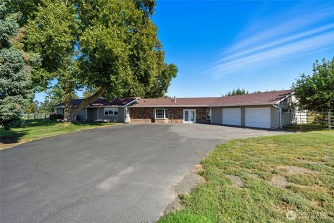 Photo of 85327 Highway 339, Milton-Freewater, OR 97862 (MLS # 2435516)