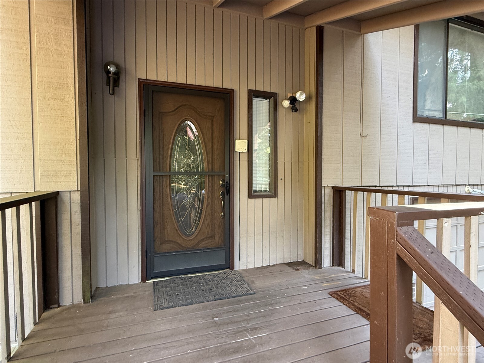 121 E Rhododendron Lane