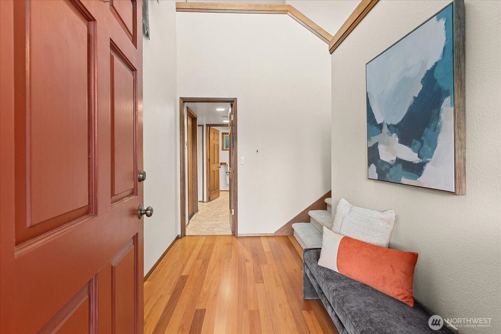 Photo of 5204 137th Place SE, Bellevue, WA 98006 (MLS # 2566568)