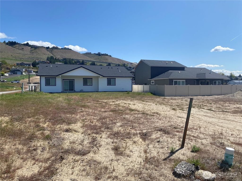 Photo of 129 Harold Street NE, East Wenatchee, WA 98802 (MLS # 2509943)