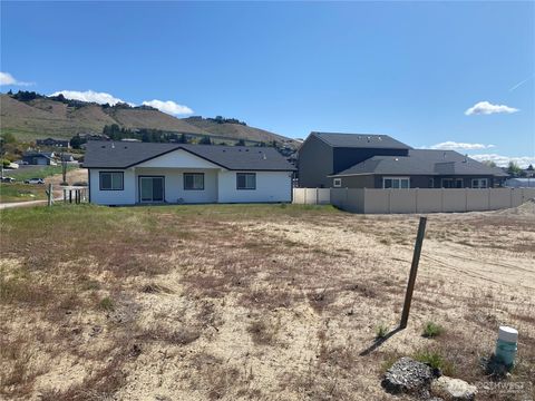 Photo of 129 Harold Street NE, East Wenatchee, WA 98802 (MLS # 2509943)