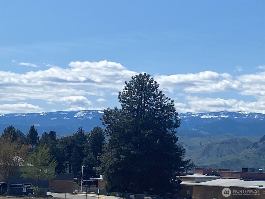 Photo of 129 Harold Street NE, East Wenatchee, WA 98802 (MLS # 2509943)