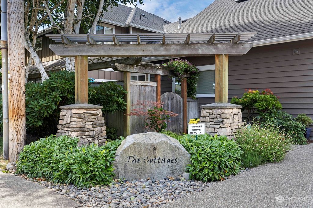 Photo of 1704 NW 195th Street, Shoreline, WA 98177 (MLS # 2138176)