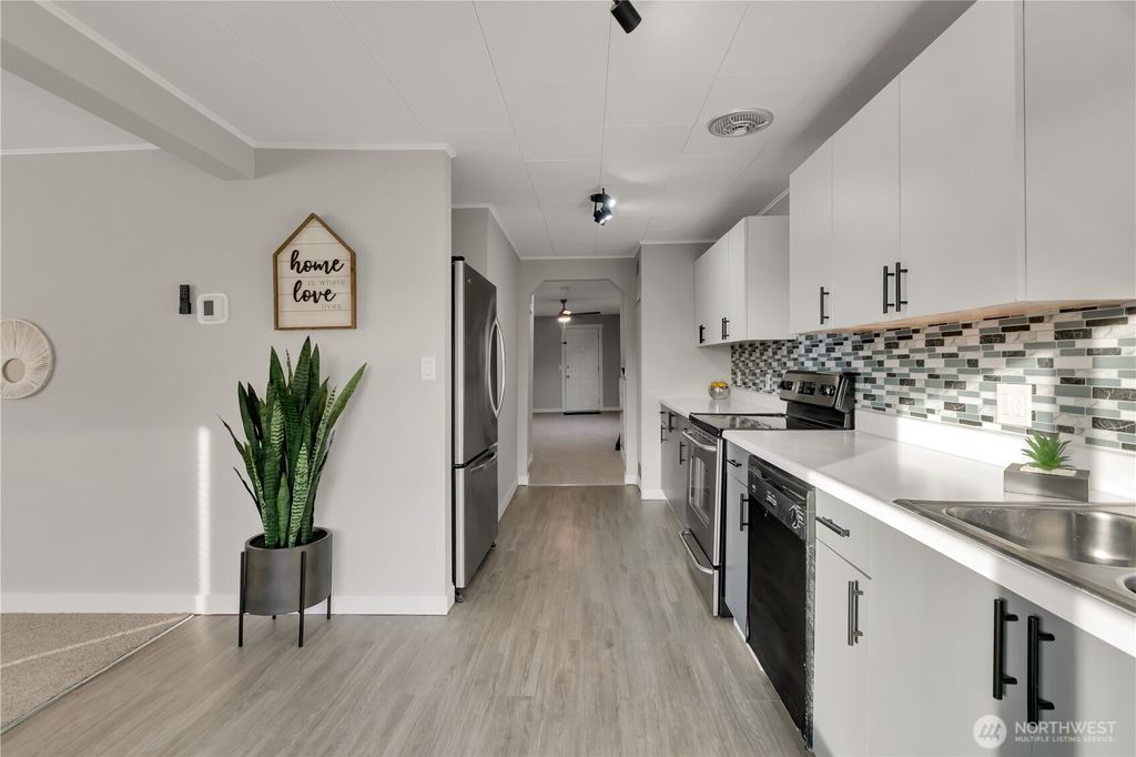 Photo of 321 3rd Street NE, Auburn, WA 98002 (MLS # 2447311)