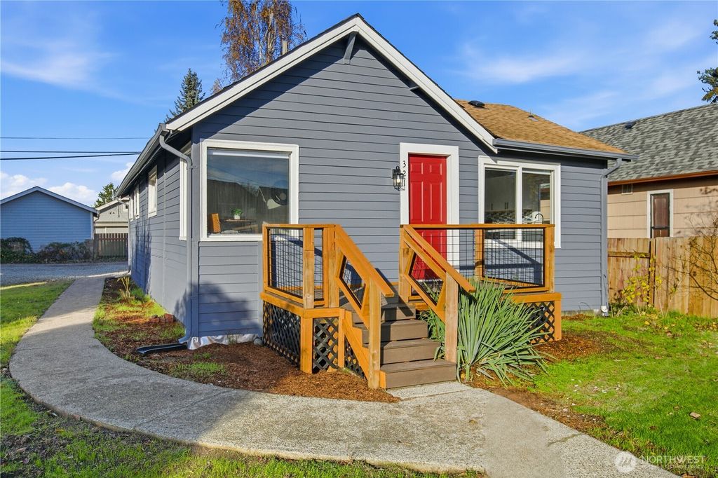 Photo of 321 3rd Street NE, Auburn, WA 98002 (MLS # 2447311)