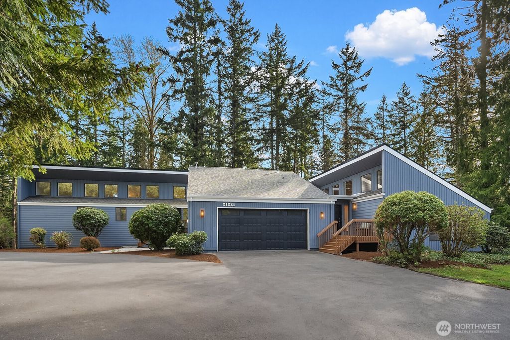 Photo of 21221 SE 13th Place, Sammamish, WA 98075 (MLS # 2503717)
