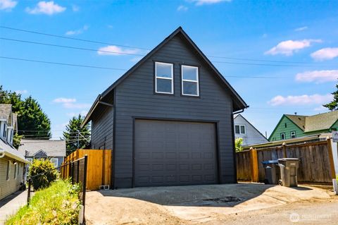 Photo of 1012 9th Street, Bremerton, WA 98337 (MLS # 2391474)