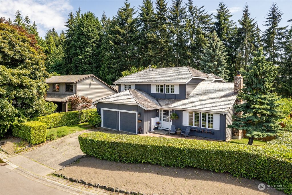 Photo of 11207 NE 58th Place, Kirkland, WA 98033 (MLS # 2074231)