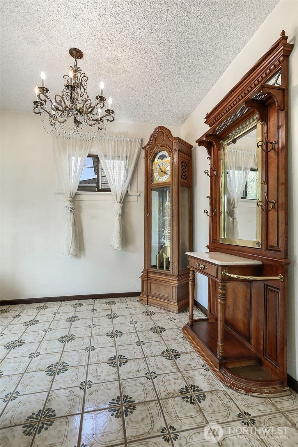 Photo of 4022 Woodland Park Avenue N, Seattle, WA 98103 (MLS # 2420354)