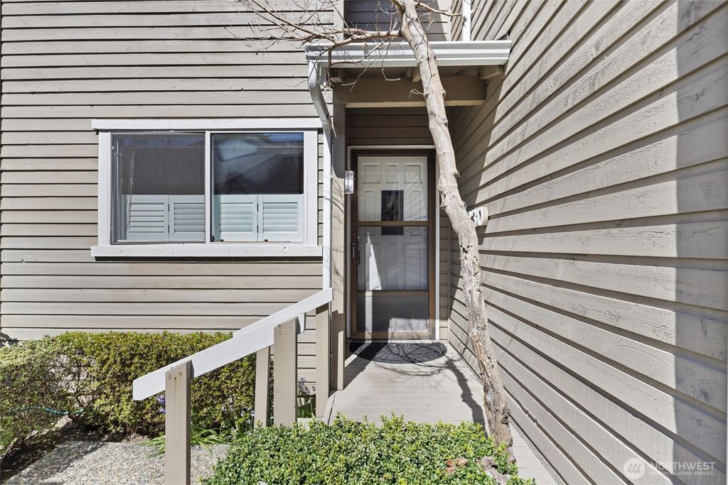 Photo of 1230 101st Place NE #1230, Bellevue, WA 98004 (MLS # 2503259)